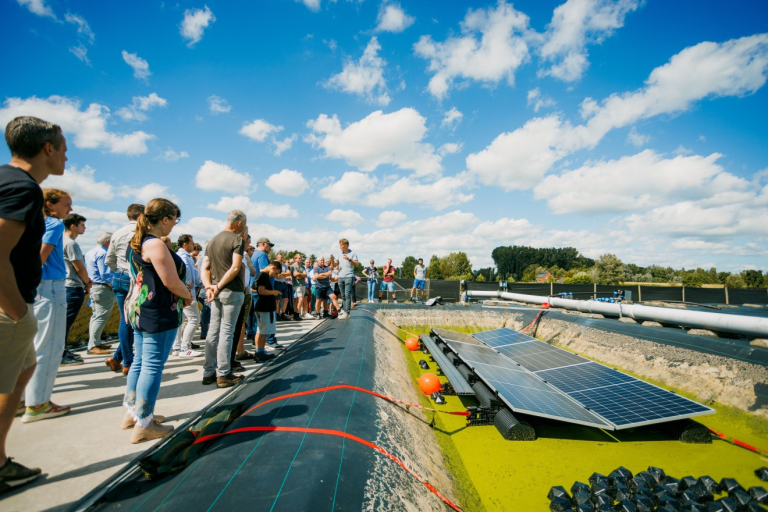 drijvende zonnepanelen op bassin